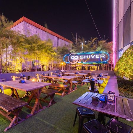 J Icon Hip Hotel Баликпапан Екстериор снимка
