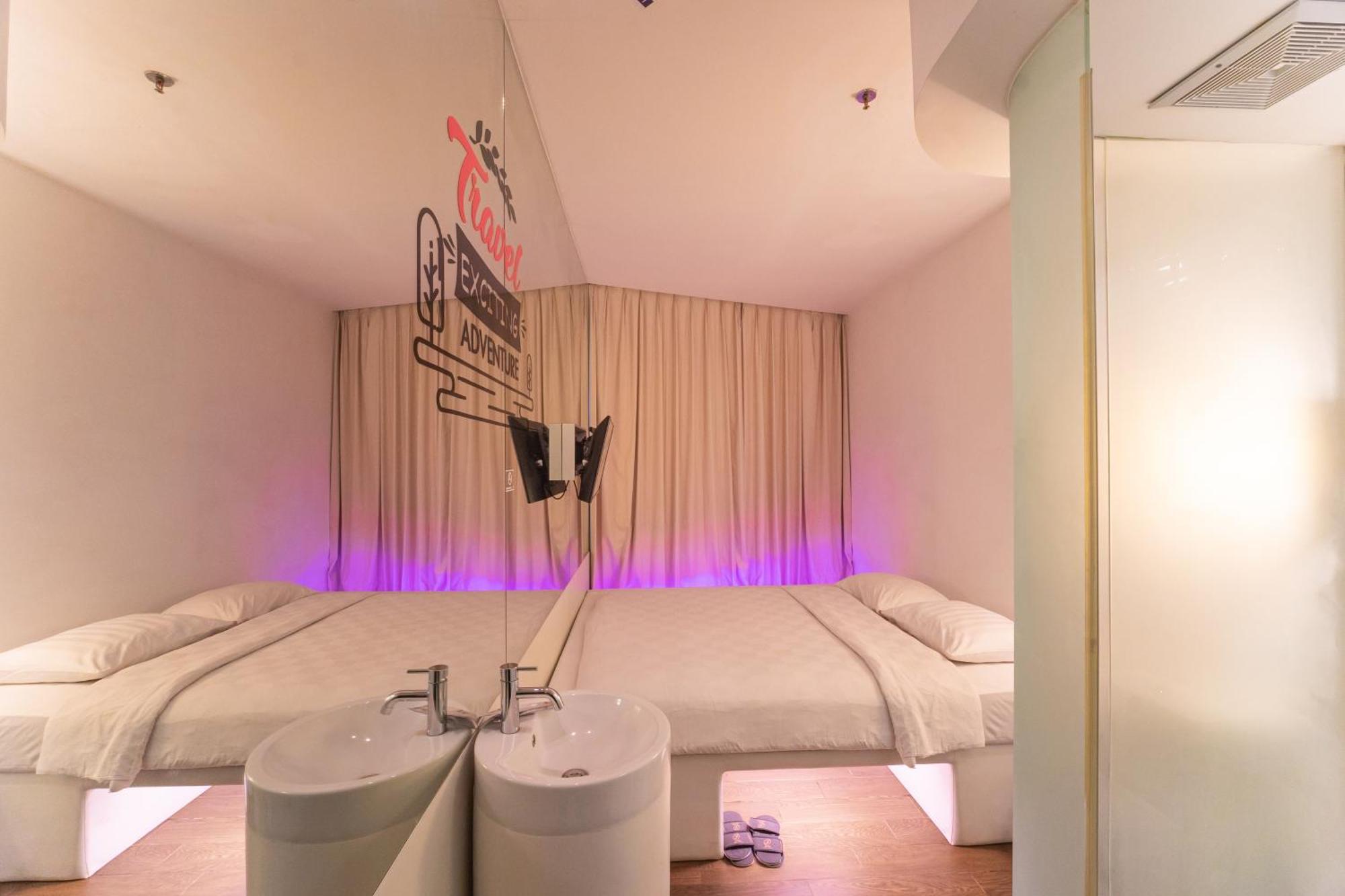 J Icon Hip Hotel Баликпапан Екстериор снимка